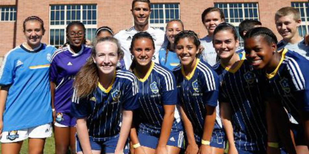 adidas realiza una cl&iacute;nica con 64 aficionados del Real Madrid