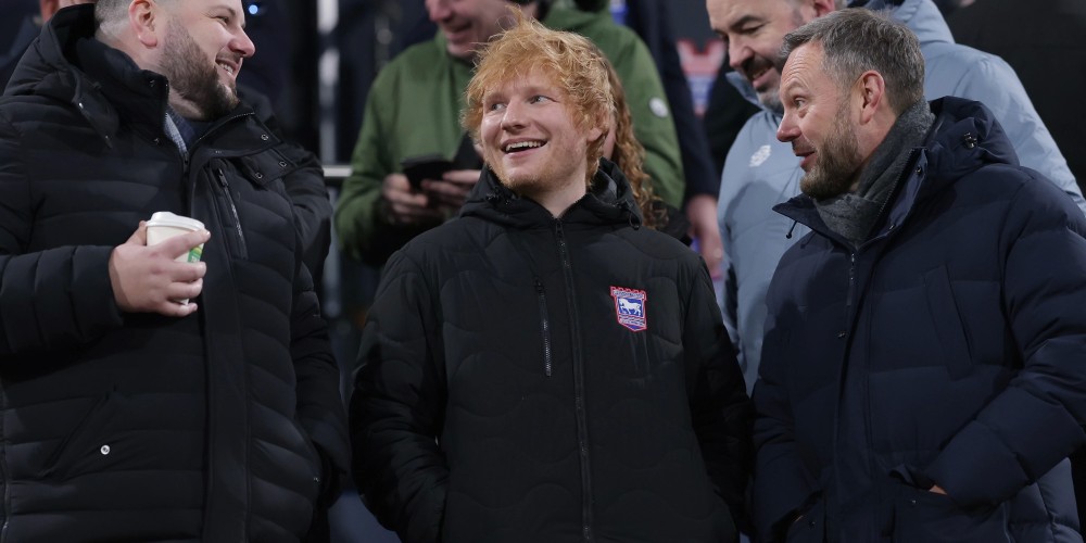 El reconocido cantante Ed Sheeran fue inscripto como parte del plantel por el Ipswich Town