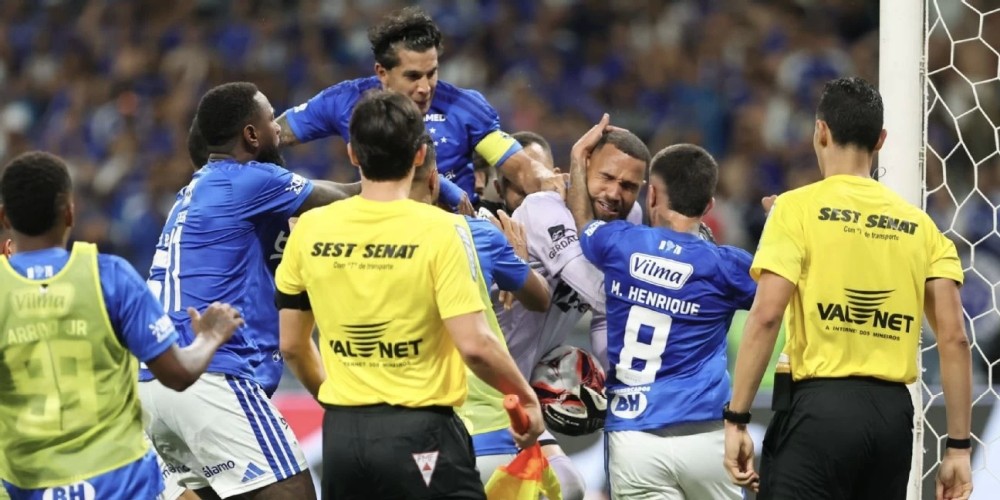 R&eacute;cord de expulsados en Brasil: lamentable batalla campal en el final de Cruzeiro - Mineiro
