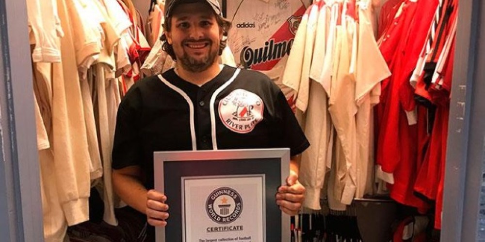 El mayor coleccionista de camisetas de un mismo equipo es hincha de River y tiene más de 400 camisetas