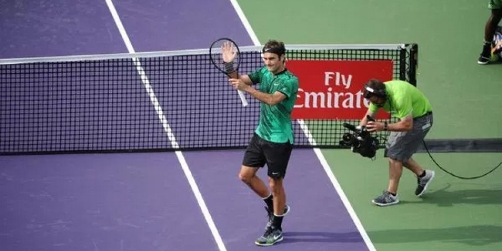 ¿Por qué se cambia la red entre los partidos de hombres y mujeres de tenis?