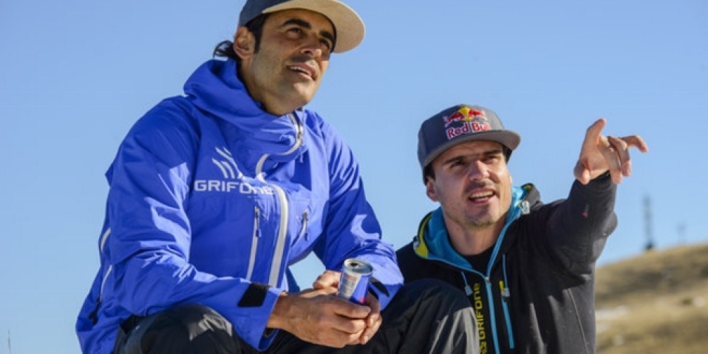 Red Bull realiz&oacute; el desaf&iacute;o &ldquo;Slingshot&rdquo; combinando parapente y ca&iacute;da libre