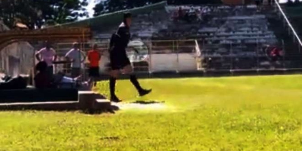 La historia del árbitro que persiguió con un arma a un jugador en medio de un partido