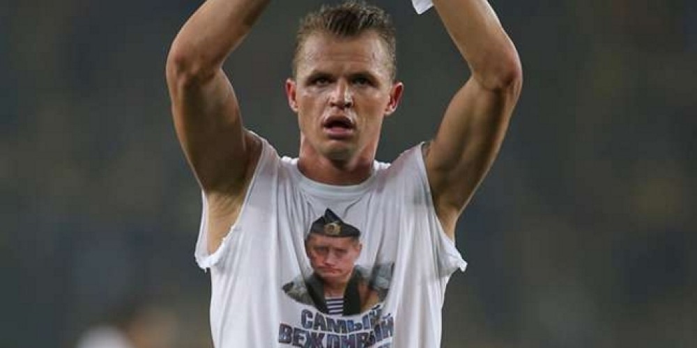 Un futbolista ruso ser&aacute; multado por mostrar una remera con la cara de Putin