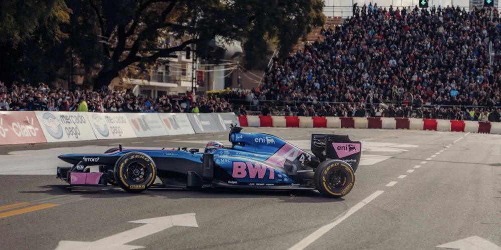 Renault Argentina y Mobilize Financial Services junto a Franco Colapinto en un hist&oacute;rico Road Show en la Ciudad de Buenos Aires
