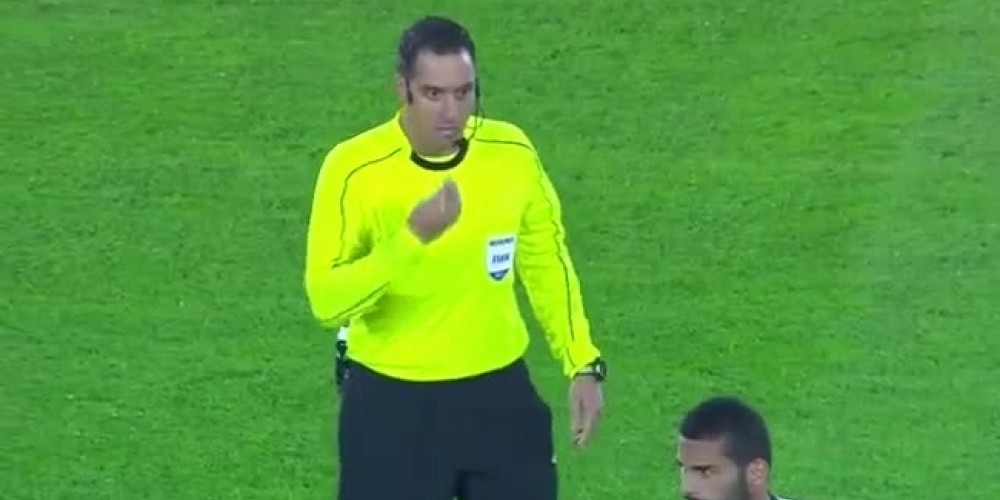 Hicieron un minuto de silencio para un futbolista que estaba jugando