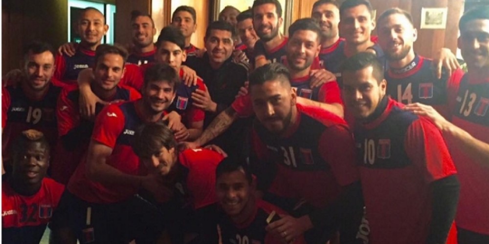 Juan Rom&aacute;n Riquelme visit&oacute; al plantel de Tigre