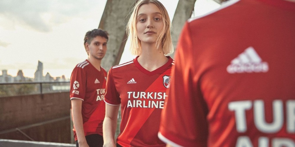 En todos lados: River presentó su nueva camiseta adidas en homenaje a sus hinchas
