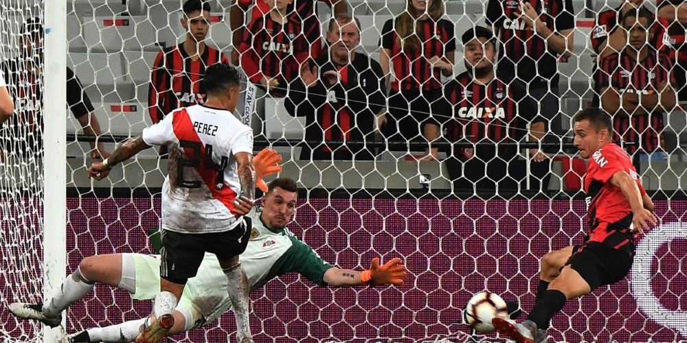 Los antecedentes de River en estadios con césped sintético