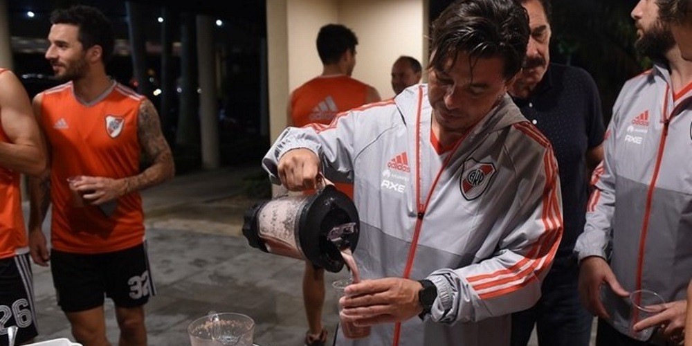 Variedad de ensaladas y leche de almendras, algunas curiosidades en la dieta de River desde Punta del Este
