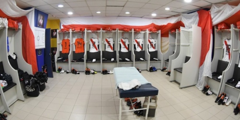 La decoración del vestuario de River en La Bombonera con la que se encontraron los jugadores