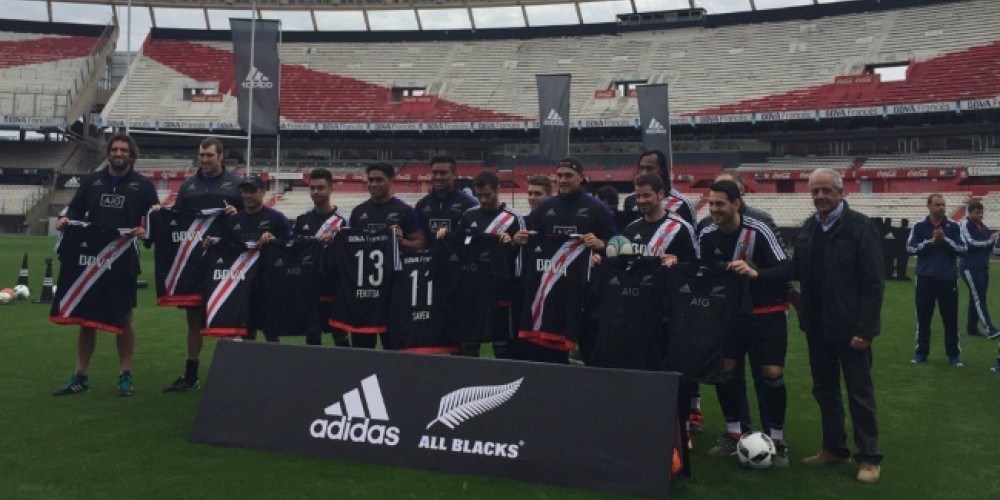 Los All Blacks y River Plate se desafiaron al fútbol y al rugby