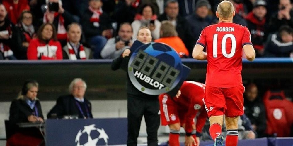 Tras anunciar su retiro las mejores camisetas de la carrera de Arjen Robben