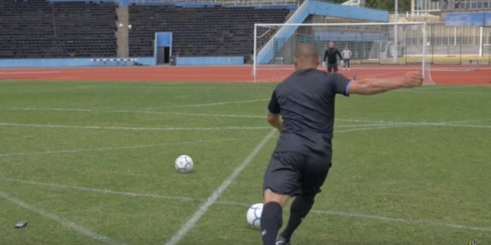 Roberto Carlos colaboró con un tutorial y reveló el secreto de sus tiros libres