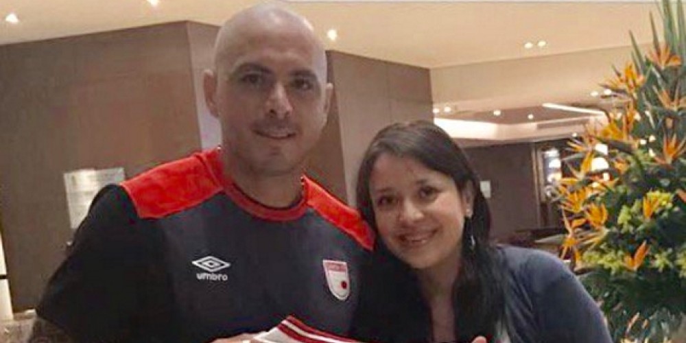 Dennis Rodman le regal&oacute; una camiseta a Omar P&eacute;rez