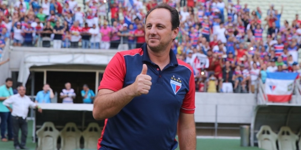 Rogerio Ceni sumó a dos jugadores rivales a su charla técnica