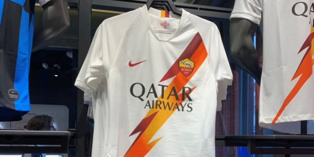 &iquest;La Roma copi&oacute; un modelo en internet para su nuevo uniforme?