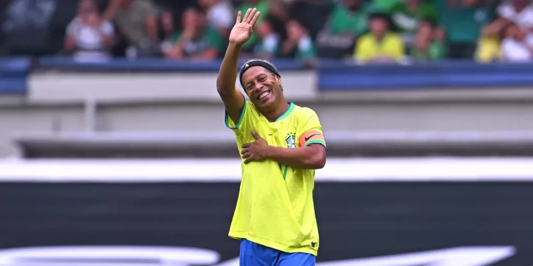 Ronaldinho buscar&iacute;a comprar y salvar a un club europeo junto a un fondo de inversi&oacute;n