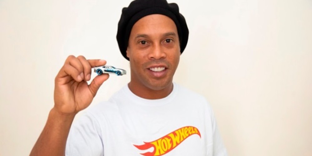 Hot Wheels Uber: la acci&oacute;n que sorprende a usuarios con Ronaldinho dentro del auto