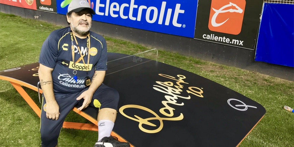 Embargaron a Dorados y se llevaron hasta la mesa de Teqball que Ronaldinho le regal&oacute; a Maradona