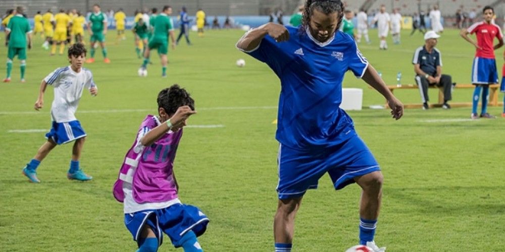 Ronaldinho, Roberto Carlos y otras estrellas presentes en un partido especial en Pakistán