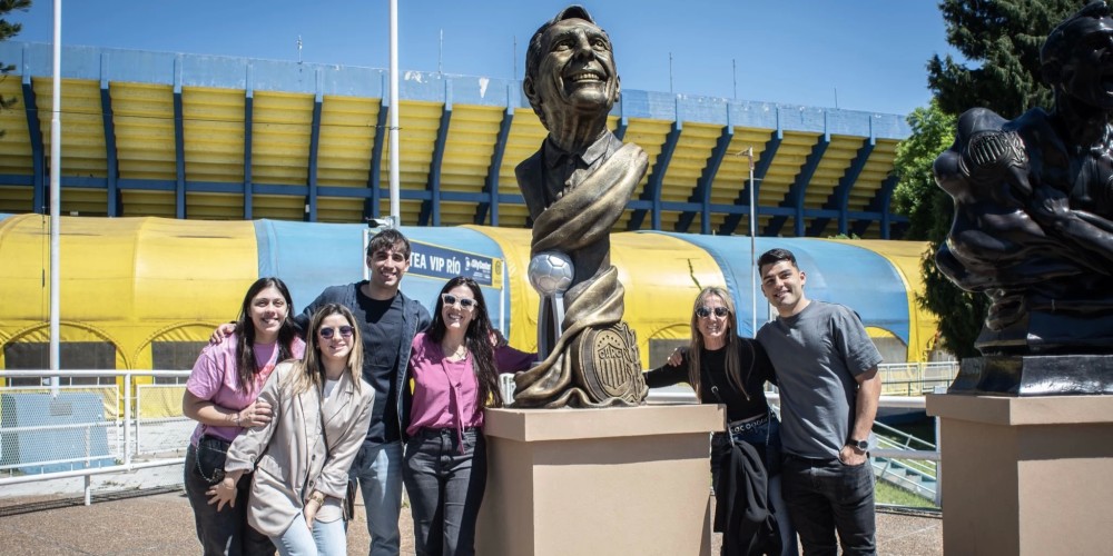 Rosario Central y un nuevo homenaje a Miguel &Aacute;ngel Russo: inaugur&oacute; un busto en su honor