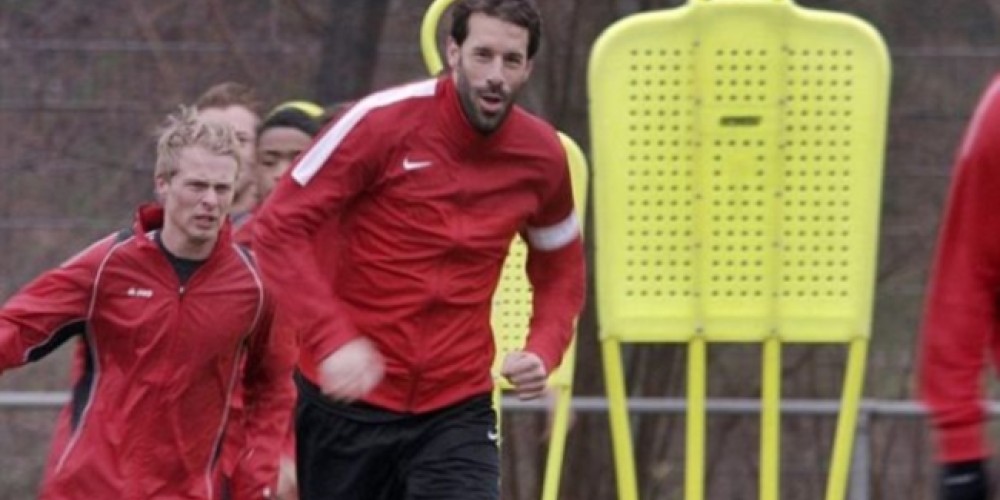 Van Nistelrooy es la figura del nuevo spot del FIFA 14 para Xbox