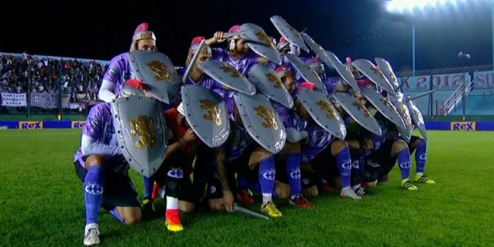 La imperdible salida de Sacachispas disfrazados de gladiadores romanos 