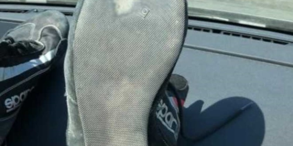 Insólito: Carlos Sainz mostró cómo quedó su bota tras el Dakar 2018