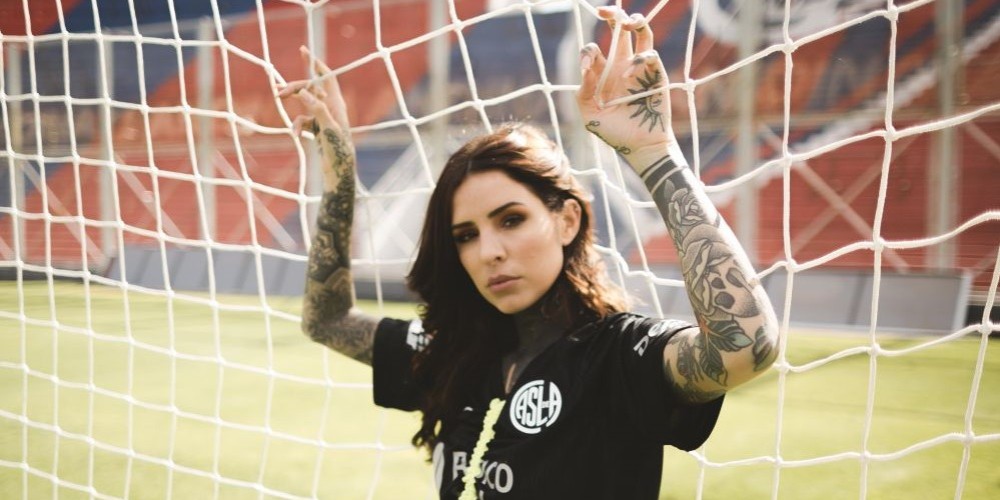 La camiseta alternativa de San Lorenzo se transformó en una prenda de vestir de moda