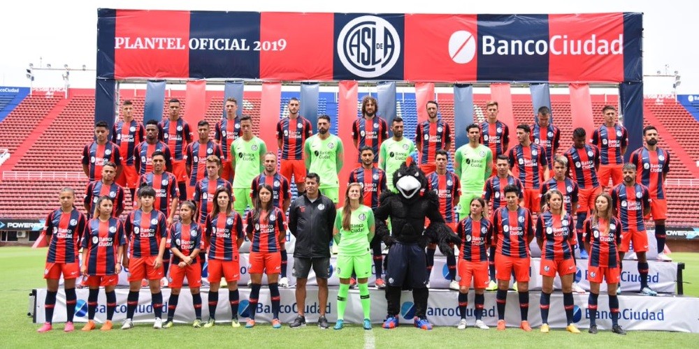 Con dos franjas y pantalón rojo San Lorenzo presentó su nueva camiseta