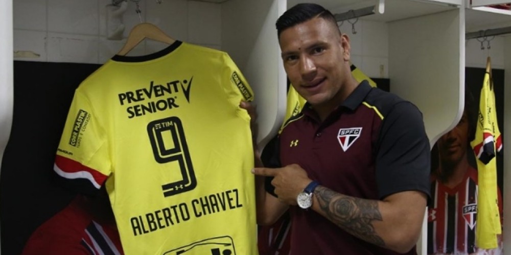 Los jugadores del San Pablo lucieron los nombres de sus padres en sus espaldas