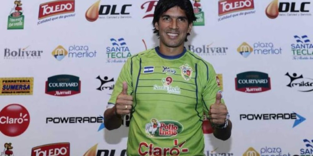 Le prohibieron a Abreu usar el número 13 en El Salvador