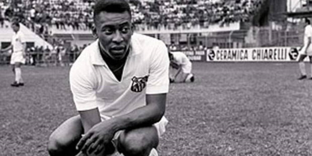 Santos homenaje a Pel&eacute; con el lanzamiento de dos camisetas 