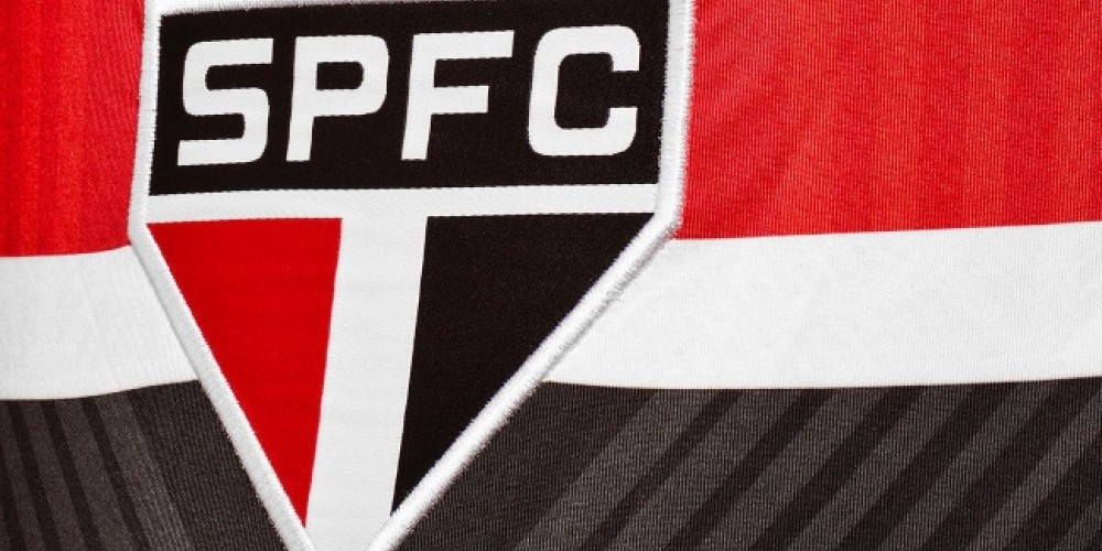 Sao Paulo present&oacute; su nueva indumentaria deportiva con un homenaje a sus hinchas
