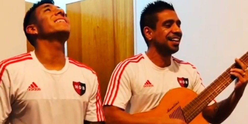 Los dos jugadores argentinos que re versionaron el hit &lsquo;Felices los cuatro&rsquo;