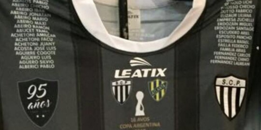 La camiseta que lleva el nombre de 475 hinchas para jugar la Copa Argentina