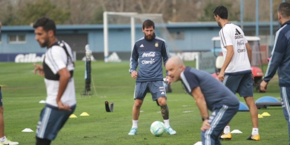 Cada selecci&oacute;n sudamericana se entrena con una marca de pelotas diferente de acuerdo a su pr&oacute;ximo partido 