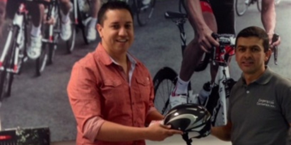 La Fundaci&oacute;n Correcaminos y sus nuevos cascos, cortes&iacute;a de Shimano