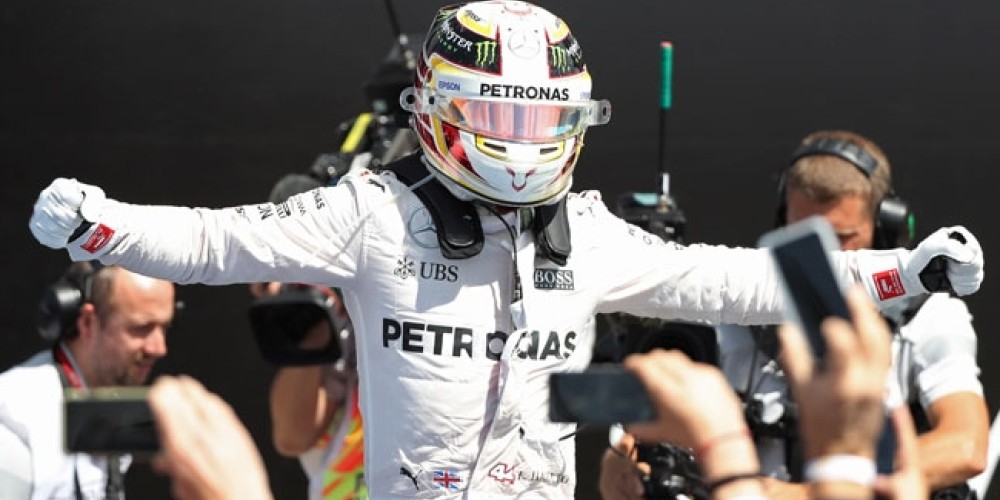 El piloto Mercedes Lewis Hamilton se coronó en Gran Bretaña
