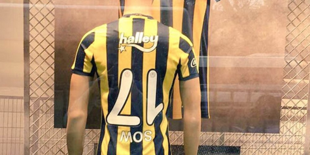Fenerbahce vende una particular camiseta con los n&uacute;meros al rev&eacute;s
