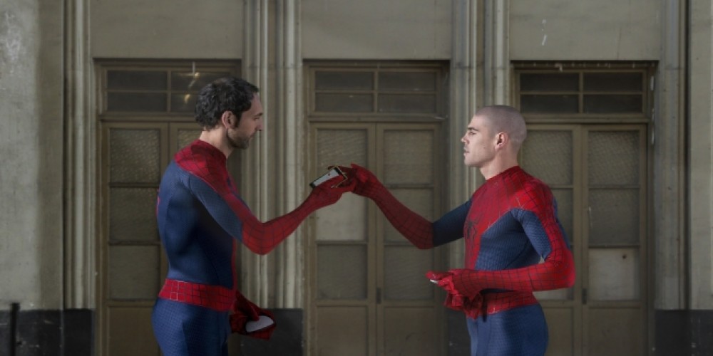 Los jugadores del Barcelona y del Madrid se visten del Spiderman para Sony