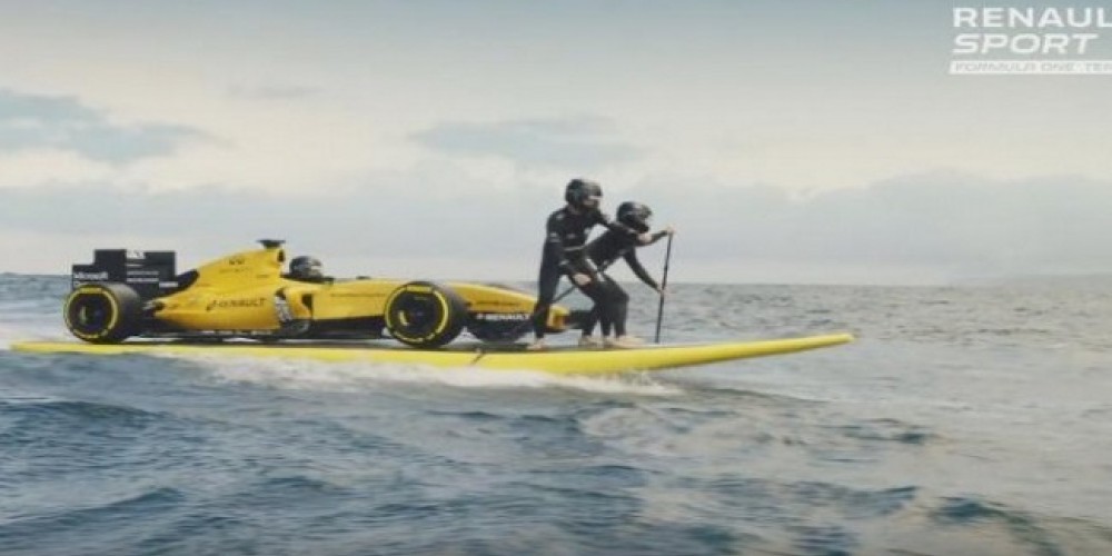 Renault promociona su regreso a la F1 en una tabla de surf