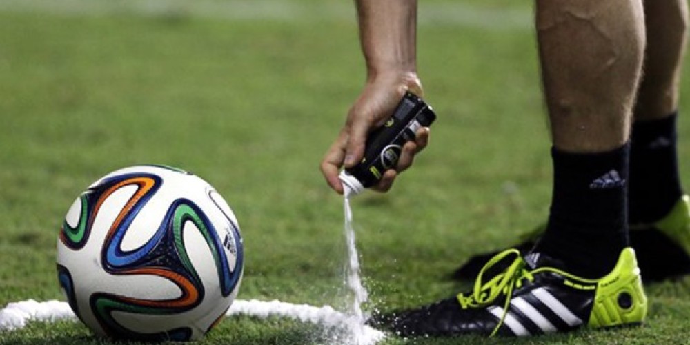 La FIFA recibi&oacute; una demanda del creador del aerosol para los &aacute;rbitros