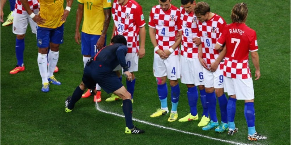 Los creadores del spray que se utiliza en las canchas llevan a juicio a la FIFA