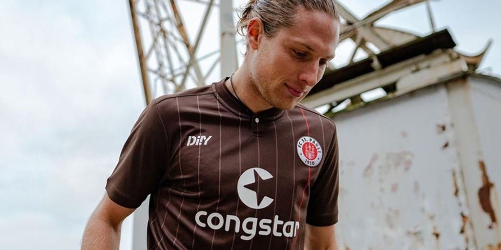 St. Pauli presentó las primeras camisetas confeccionadas por su propia marca