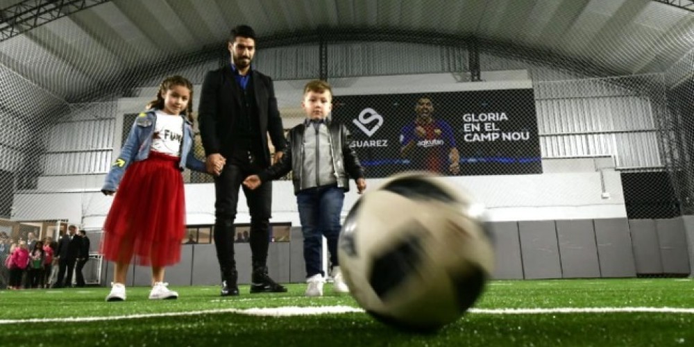 Luis Suárez inauguró un complejo deportivo antes de viajar a Rusia