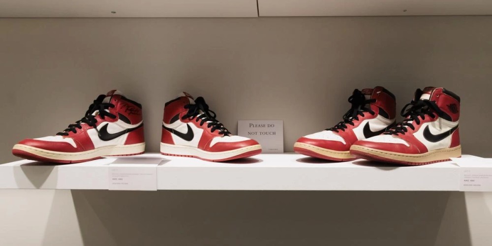 Se subastaron dos pares de zapatillas de Michael Jordan por una cifra millonaria
