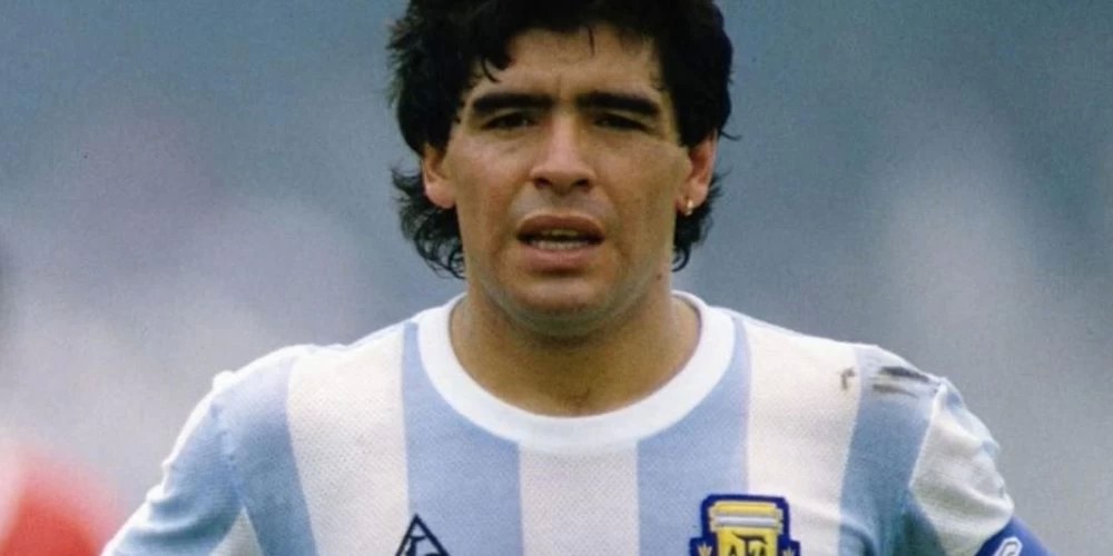 &iquest;Por cu&aacute;nto se subast&oacute; la m&iacute;tica pelota con la que Maradona hizo el &ldquo;Gol del Siglo&rdquo; y la &ldquo;Mano de Dios&rdquo;?