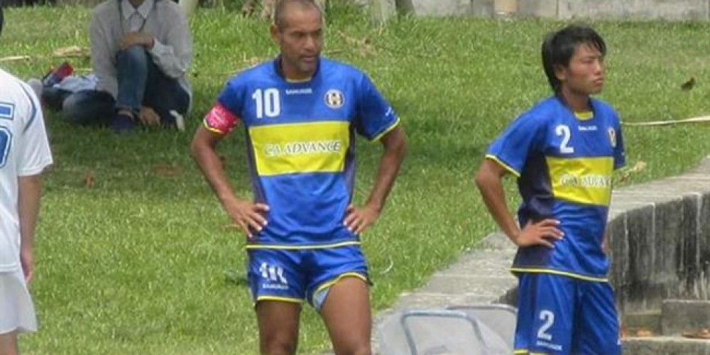 Takahara homenajea a Boca en el club que maneja en Japón